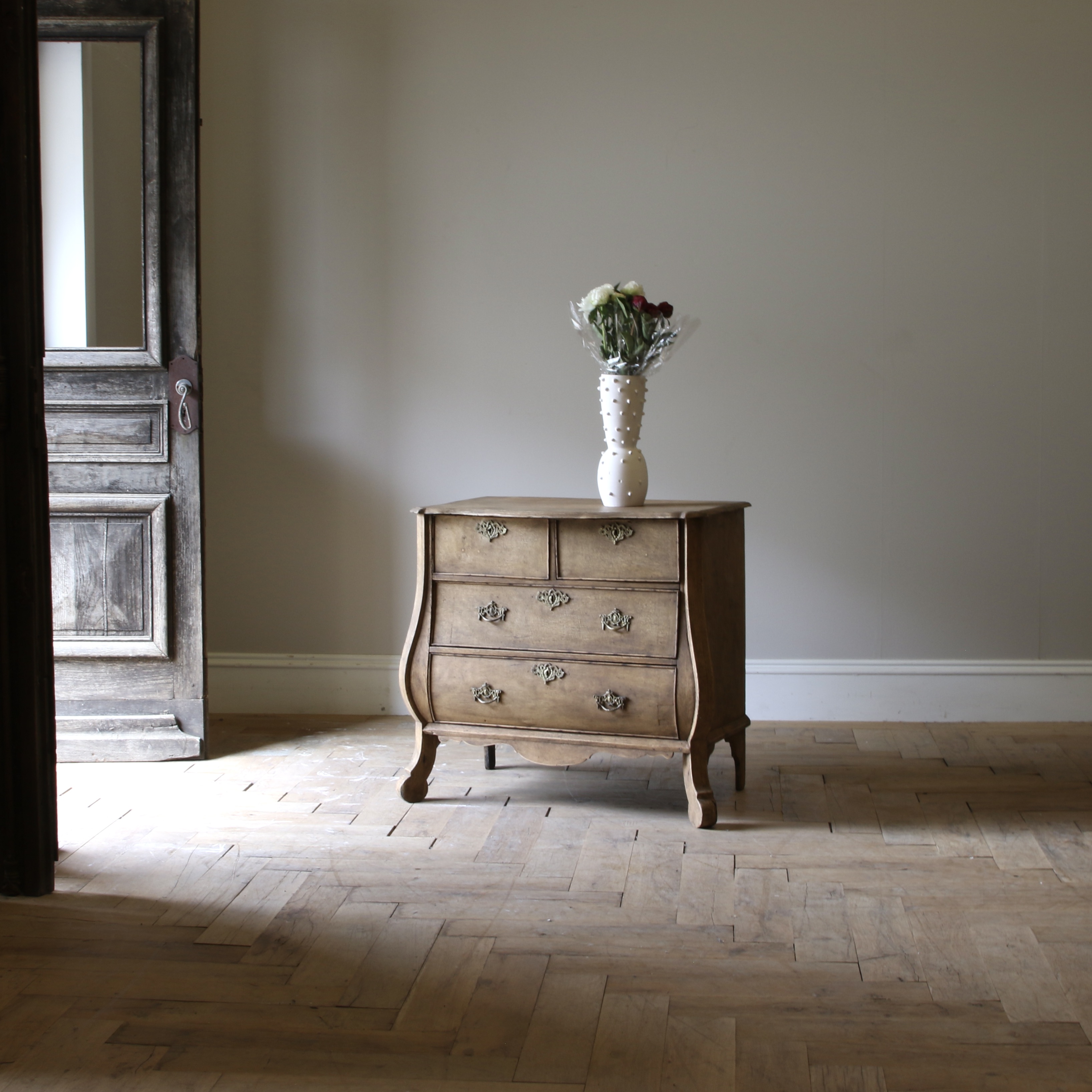 152-84 - Gustavian Commode